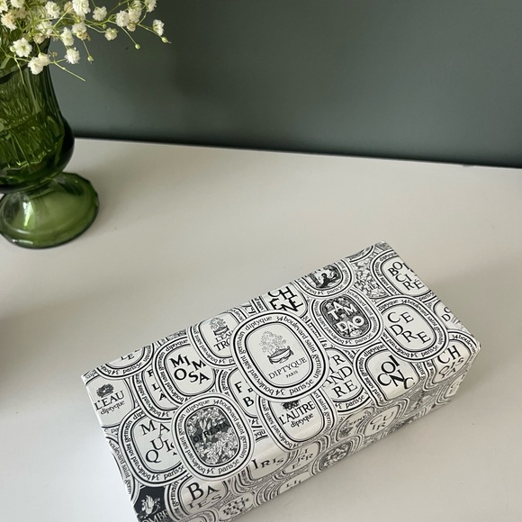 NWT/NWOT DIPTYQUE travel size Baies and Feu De Bois 2.4 oz candle pair - Picture 4 of 4